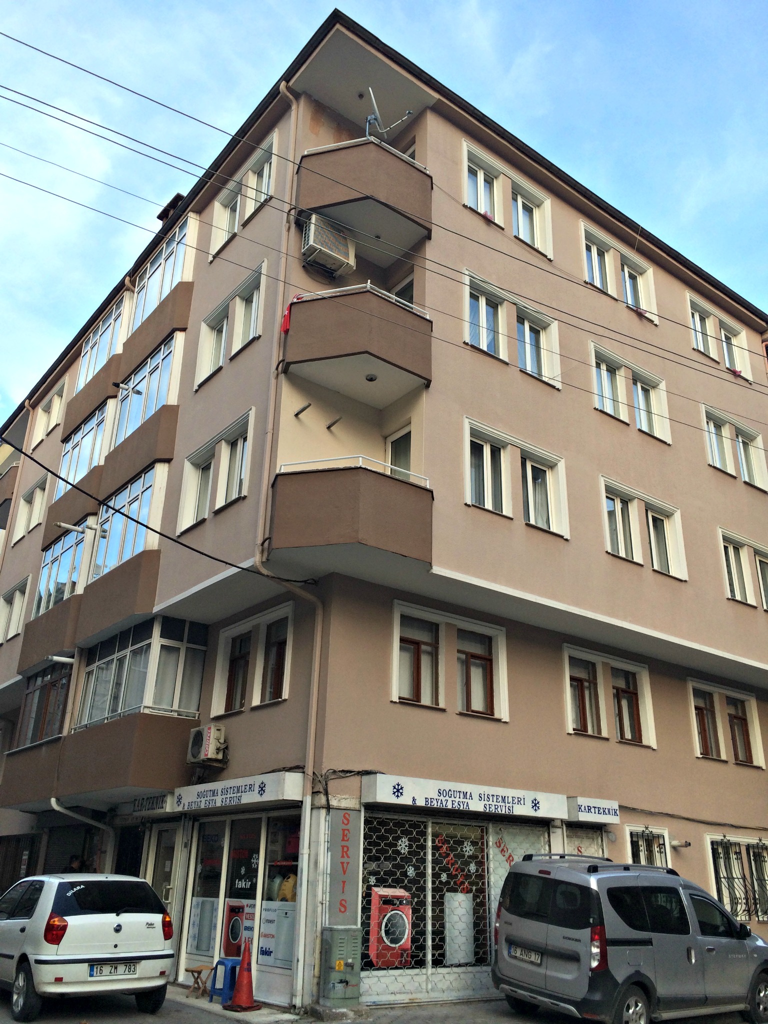 2. Çukur Sk. Apt. (1991)