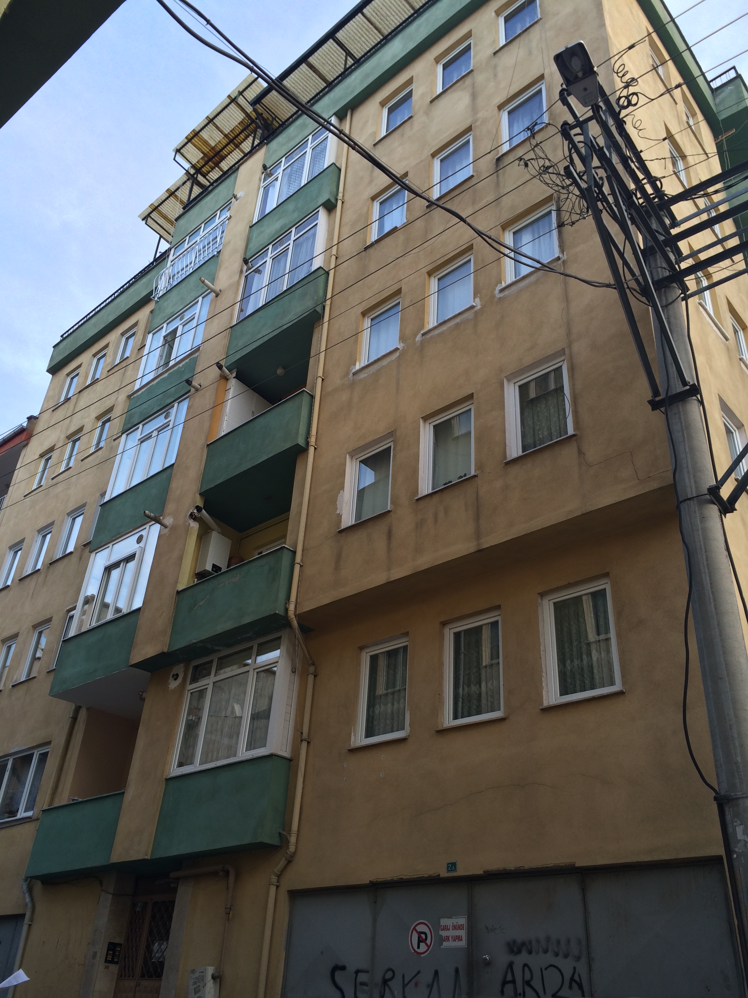 Kamacı Sk. 1 Apt. (1995)