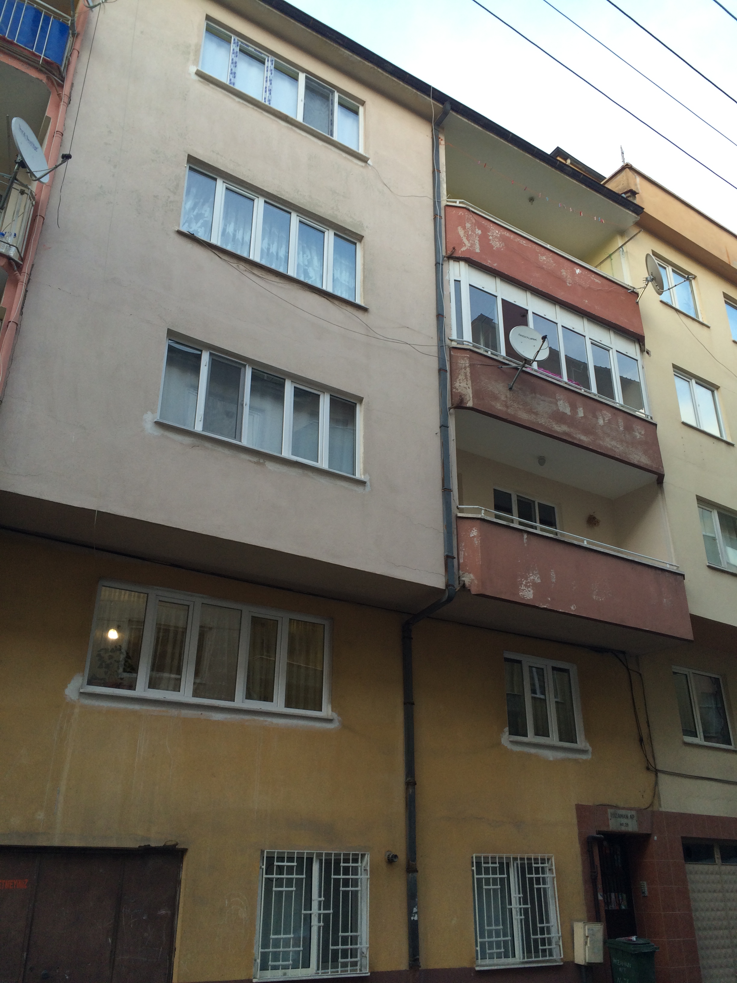 Barutluk Cd. 1 Apt. (1992)