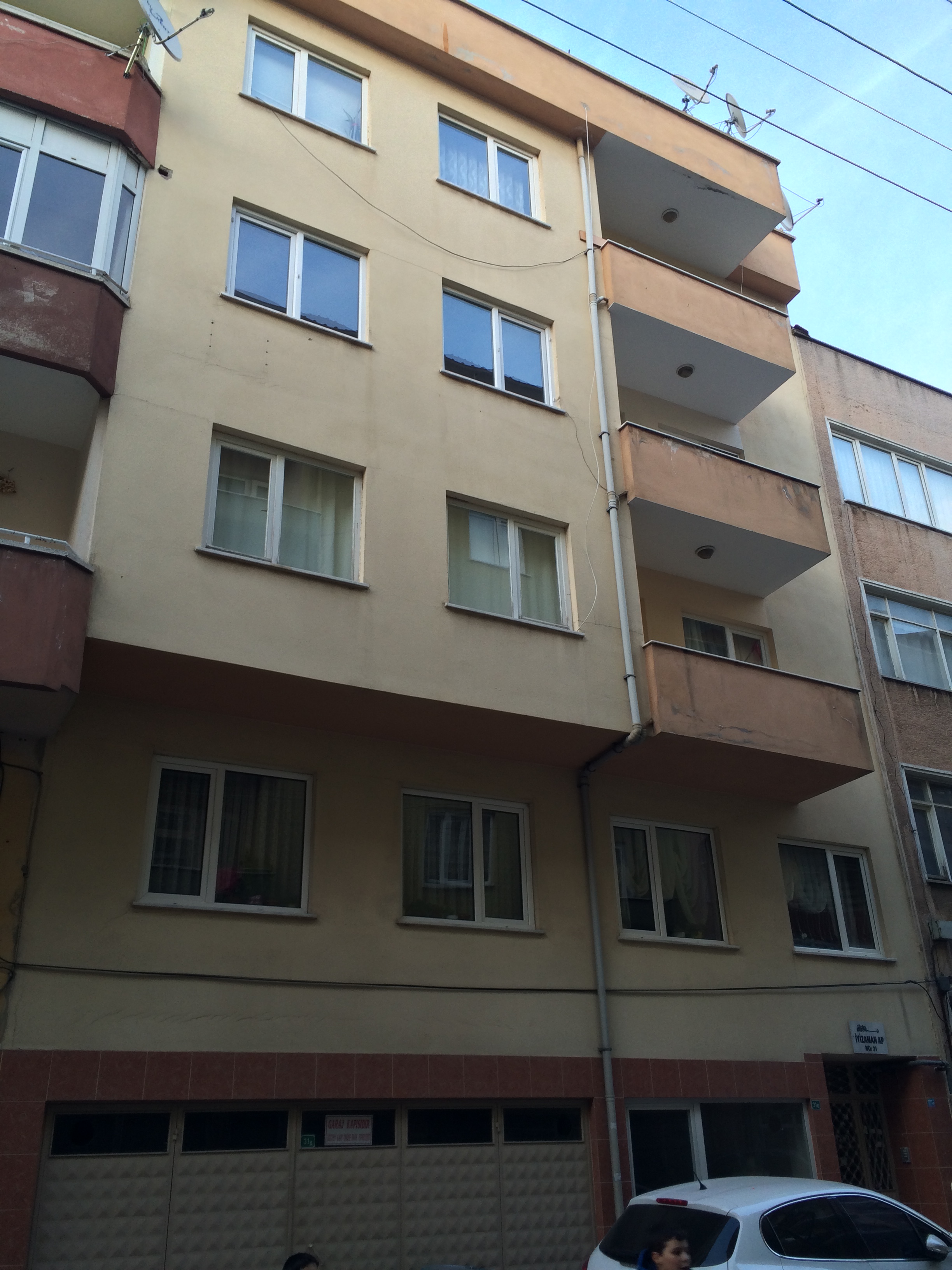 Barutluk Cd. 2 Apt. (1993)