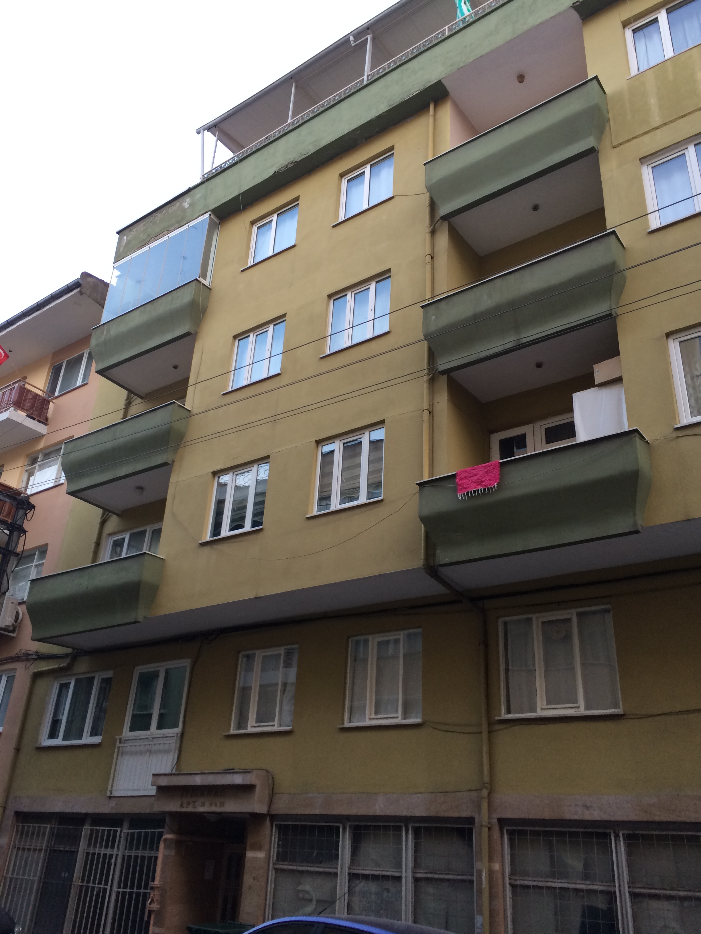 Barutluk Cd. 3 Apt. (1994)