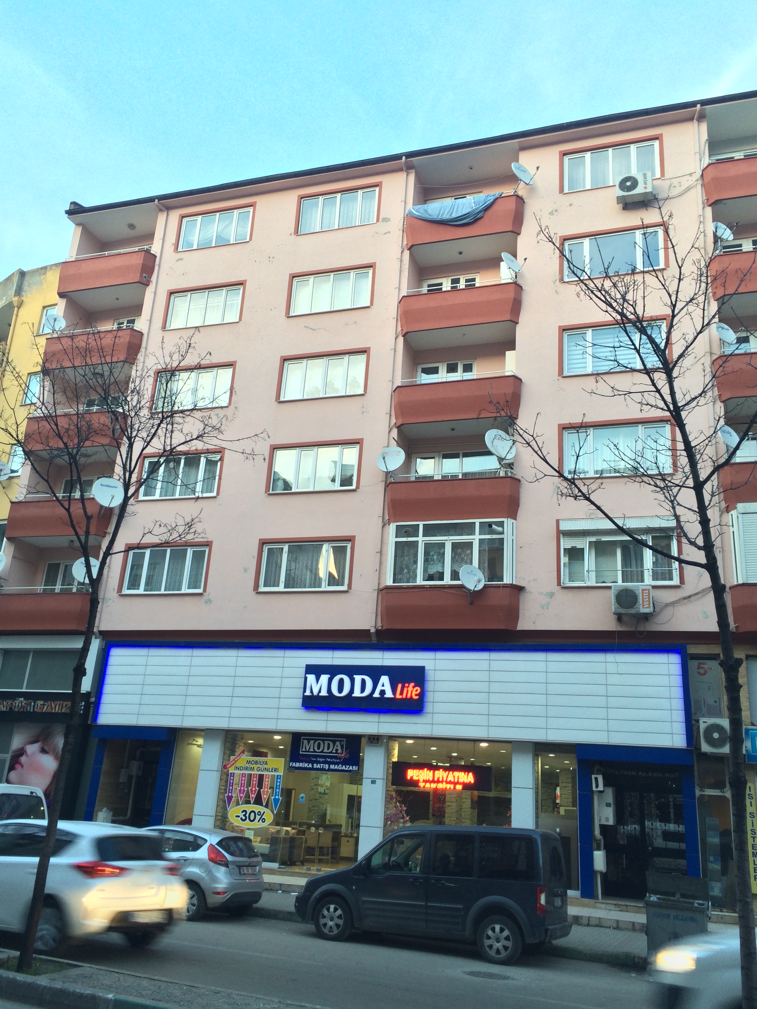 Beyazıt Cd. 2 Apt. (1998)