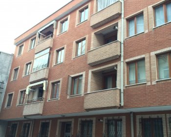 Barutluk Cd. 4 Apt. (2004)<