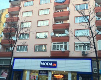 Beyazıt Cd. 2 Apt. (1998)<